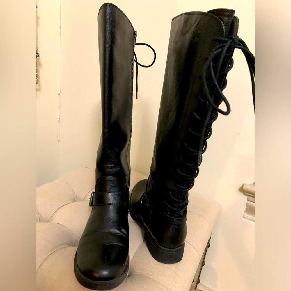 Euro soft brand. Black size 9 1/2 M lace up boots. Zipper sides.